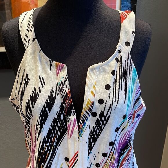 Essentials by Milano white graphic print split neckline halter top. Medium. - Picture 2 of 5